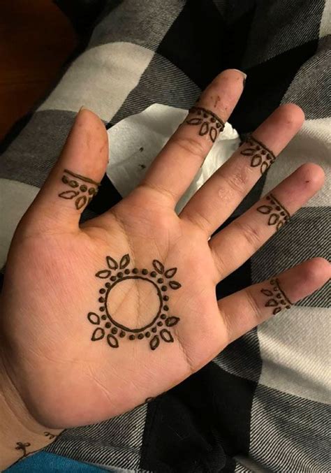 70 Minimal Henna Designs : Simple & Cute Henna Design in 2023 | Mehndi ...