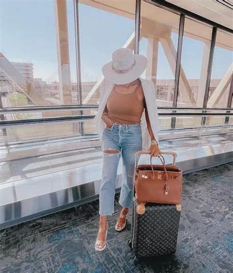 40+ Chic Travel Outfits to Stay Comfy and Stylish for Spring, Summer ...