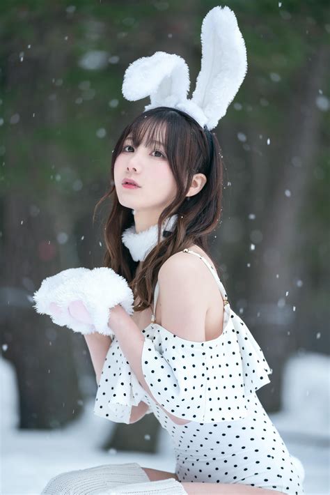 Snow bunny : r/AsianLovlies