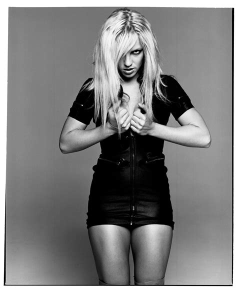 Peak Britney Spears outtakes including nip slip : r/jerkofftoceleb