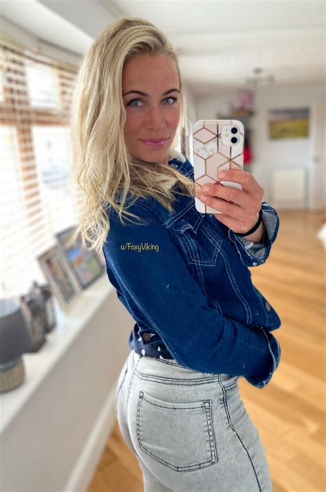 A girls has got to love denim ️ (39F) : r/SFWNextDoorGirls