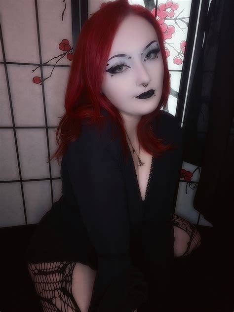 Sorceress Shiloh - Gothic Foot Models