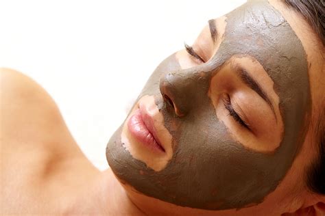 bentonite clay mask benefits recipe side effects