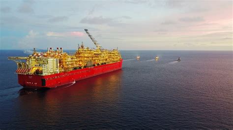 prelude flng vessel nears offshore australia destination offshore