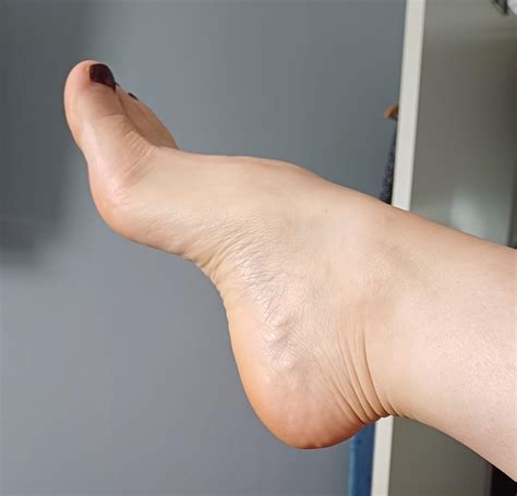 Arches in the air : r/arched_feet