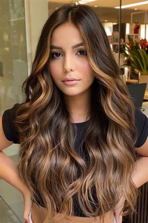 Morena Com Cabelo Loiro Mel - Morena iluminada, cabelo de moda, cabelos da moda, cabelos cor de mel ...