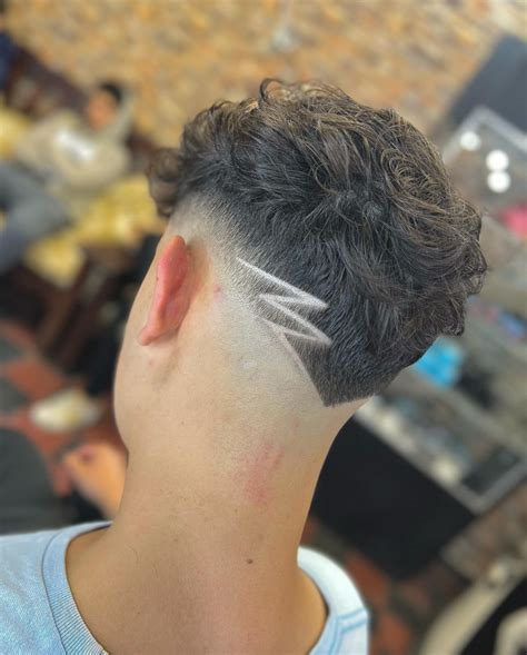 Corte De Cabelo Masculino Low Fade Em V - 7 Ideias de V Masculino Low Fade: O Corte Que Valoriza Seu Rosto