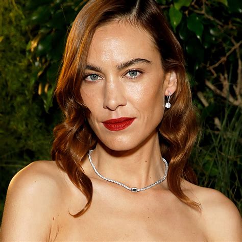 Expect to see more bob hairstyles with short fringe this autumn 11