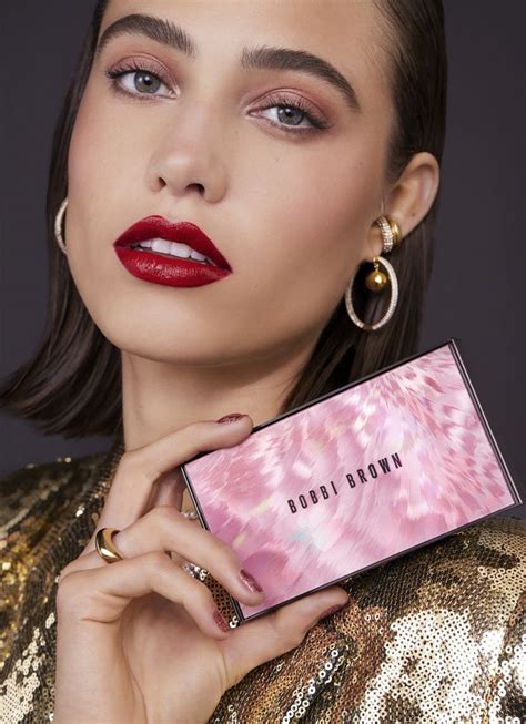 Holiday '22 Campaign (Bobbi Brown)