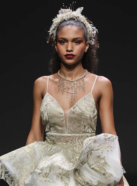 Acconciature sposa 2021: idee per capelli lunghi e corti Foto 2 | Amica