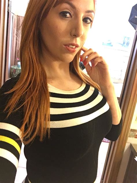 Lauren Phillips Lauren Phillips, Fitness Inspo, Bra Sizes, Brown Hair