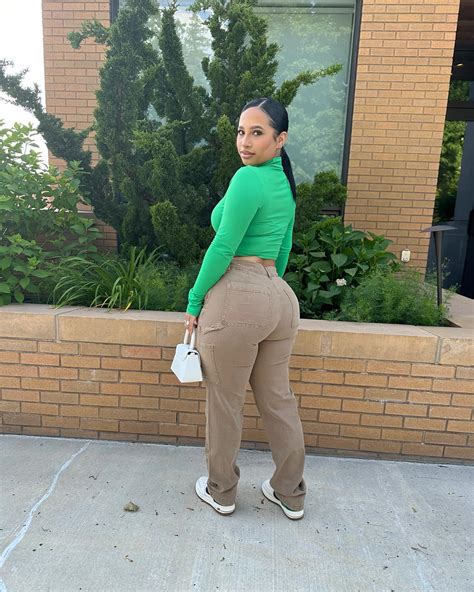 Caroline Castillo - Bio, Age, Height | Models Biography