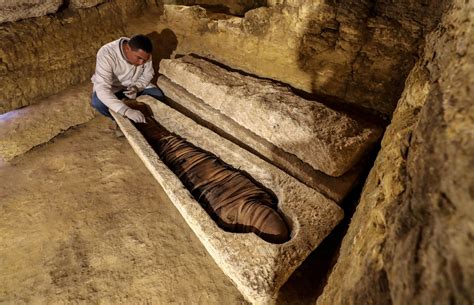 dozens   sealed mummies    discovered lets open