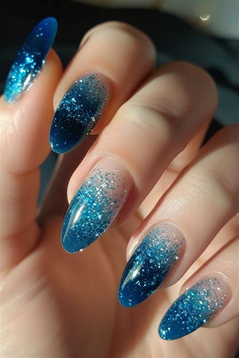 Unha De Gel Decorada Com Glitter Azul - Mais brilho! unhas de gel decoradas com glitter para você arrasar