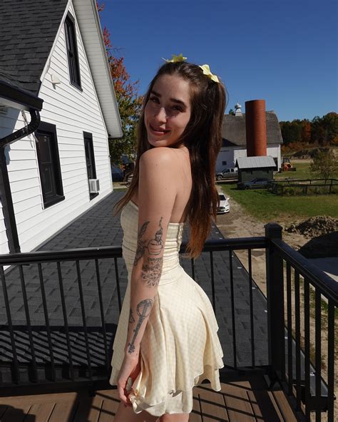 Livinia Roberts | 🐥 Happiness looks good on me, doesn’t it? • • #