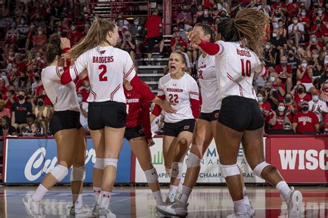 Wisconsin Badgers volleyball: UW holds strong as No. 2 team in the