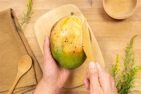 how to peel mango 5