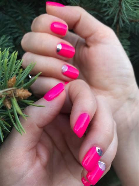 Ярко розовый маникюр | Manicure nail designs, Manicure, Nail manicure