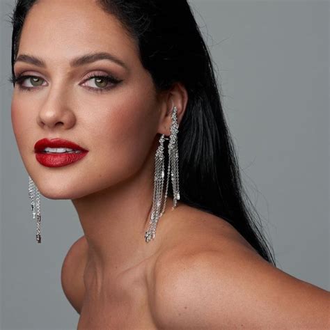 Natasha Joubert Shines as the New Host of 'Crown Chasers' Season 3