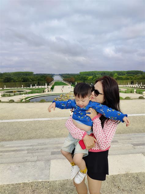 The first phrase my child learnt was… “抱一下” bao yi xia is probably