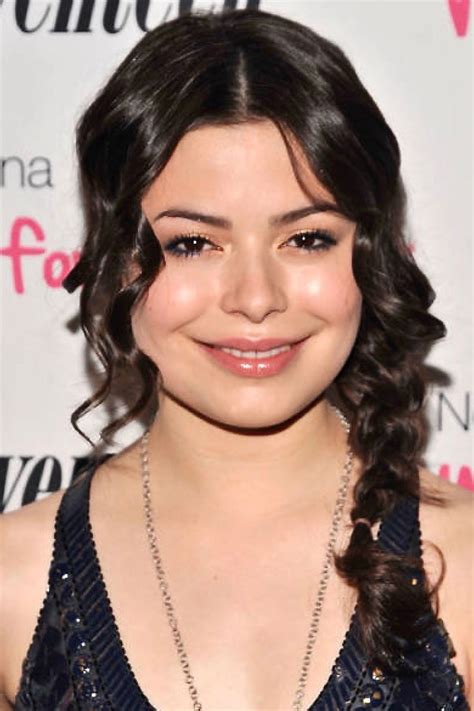 Miranda Cosgrove's Instagram, Twitter & Facebook on IDCrawl