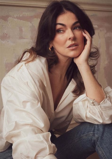 Download Elegant Posein White Blouse Wallpaper | Wallpapers.com