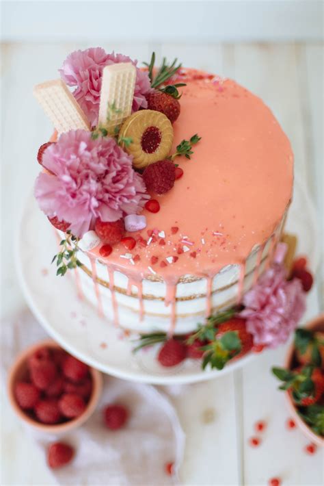 Beautifully Decorated DIY Naked Cake for Valentine's Day