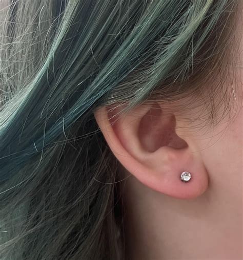 Earlobe piercings : r/piercing