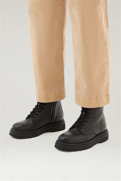 Women's New City Boots in Tumbled Leather Black | Woolrich USA