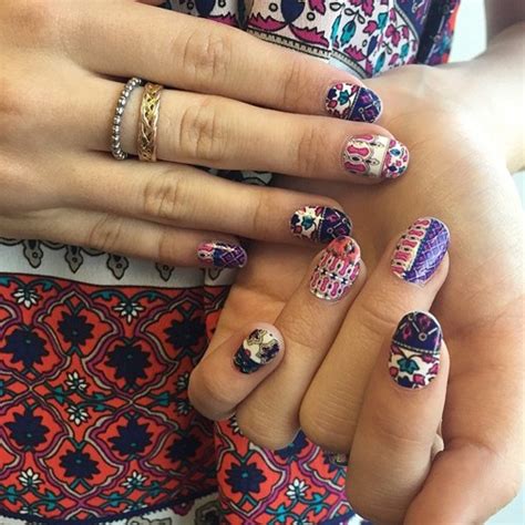 G Hannelius Navy Blue, White Nail Art, Print Nails | Steal Her Style