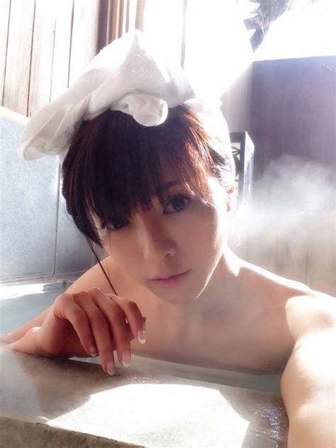 釈由美子 ヌード！乳首見えそうな濡れ濡れおっぱいがエロ過ぎる！【画像】 - 芸能裏ネタSP