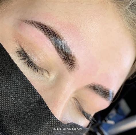 Perfect laminated brows
