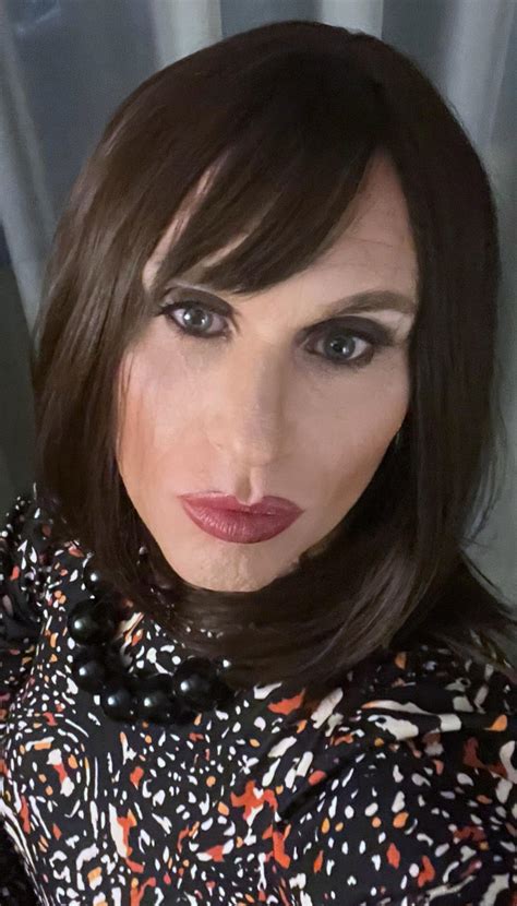 Another attempt at being me : r/Crossdress_Expression