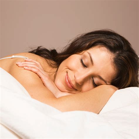 Alberto Angela, il divulgatore scientifico più sexy della tv, compie 60