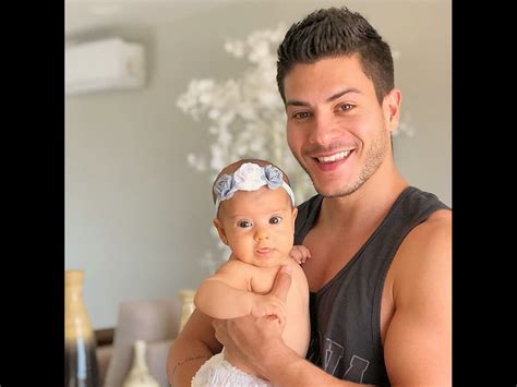 Quem É O Pai De Arthur Aguiar - Foto: A paternidade influenciou Arthur Aguiar na produção de seu novo ...