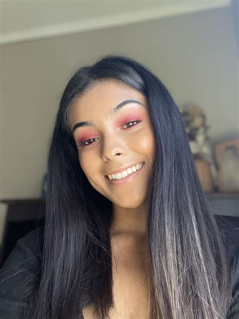 Kicking back 😊 : r/selfie