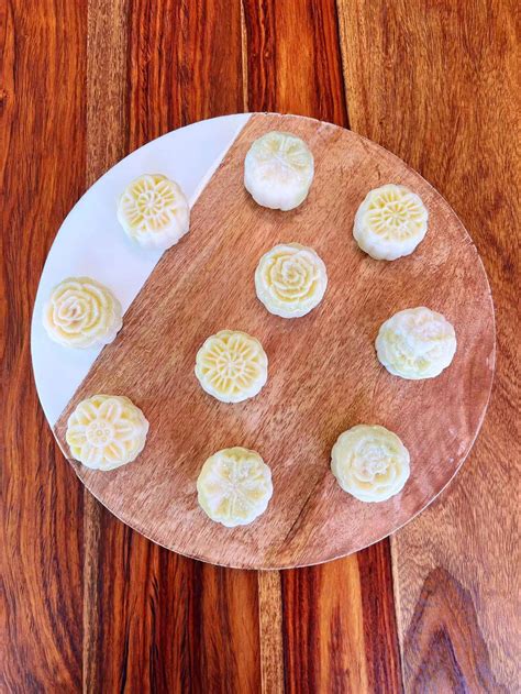 Snow Skin Mooncake Recipe - white strawberry chocolate filling