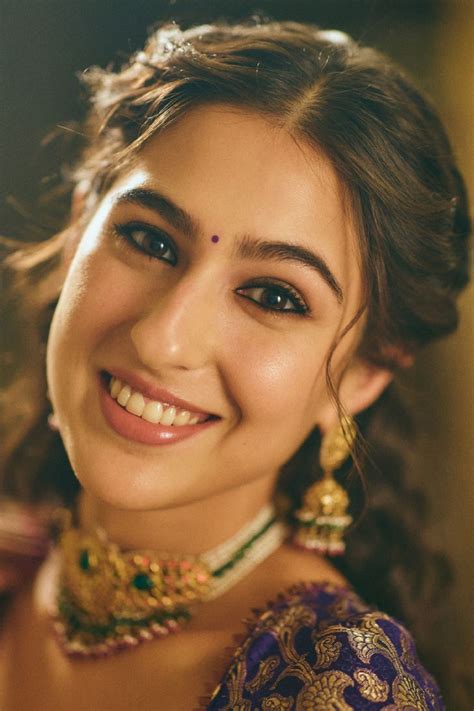 Sara Ali Khan: లెహెంగా బ్యూటీ.. సూపర్‌ సారా (ఫొటోలు) | Bollywood