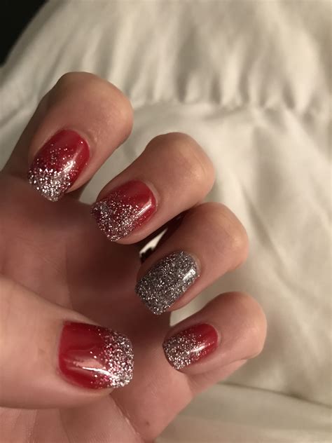 Christmas Dip Nails | Nail Designs