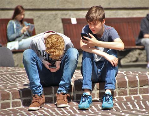 Why Teens Are Addicted to Social Media - PediMom