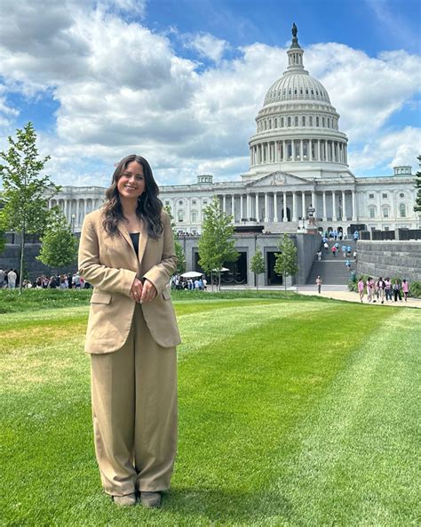 Lisandra Vázquez (@lisandravcomedy) • Instagram photos and videos