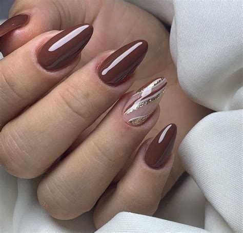 Inspiração De Unhas Marrom - Unha em fibra amendoada | Inspiracao unhas marrom, Unha amendoada ...