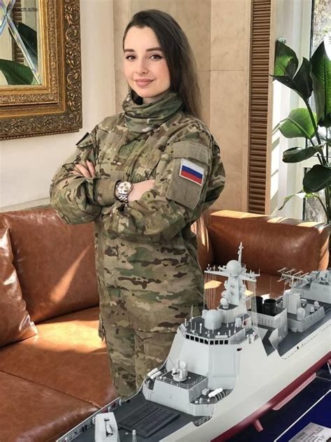 Девушки в военной форме (с изображениями) | Армейские девушки, Стиль ...