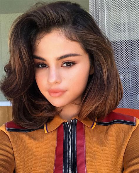 Stunning Selena Gomez selfie - Celeblr