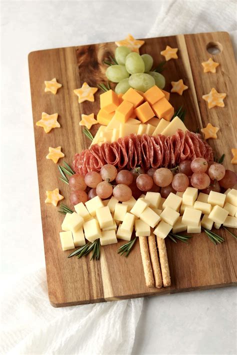 Christmas Tree Charcuterie Board | Kathleen's Cravings