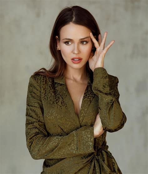 Jocelyn Hudon Style, Clothes, Outfits and Fashion • CelebMafia