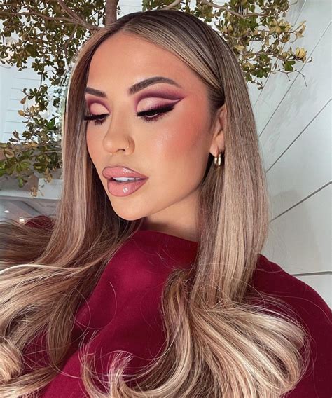 Karen Sarahi Gonzalez - Live Stream Video and Photos 11/02/2021