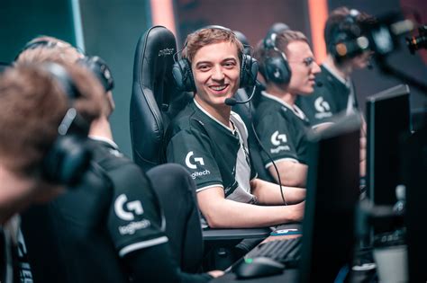 caps  adcs  super op late game  theyre surrounded