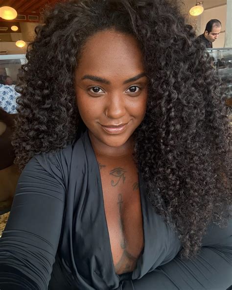 Ioná Galvão (@yonnagalvao) • Instagram photos and videos