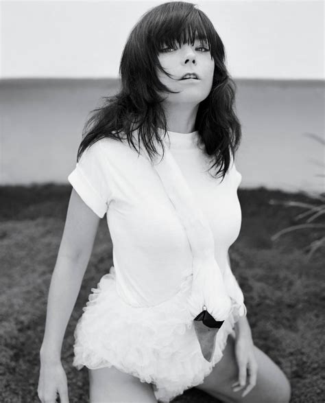 Nos 20 anos de Vespertine, conheça as histórias de todas as canções do